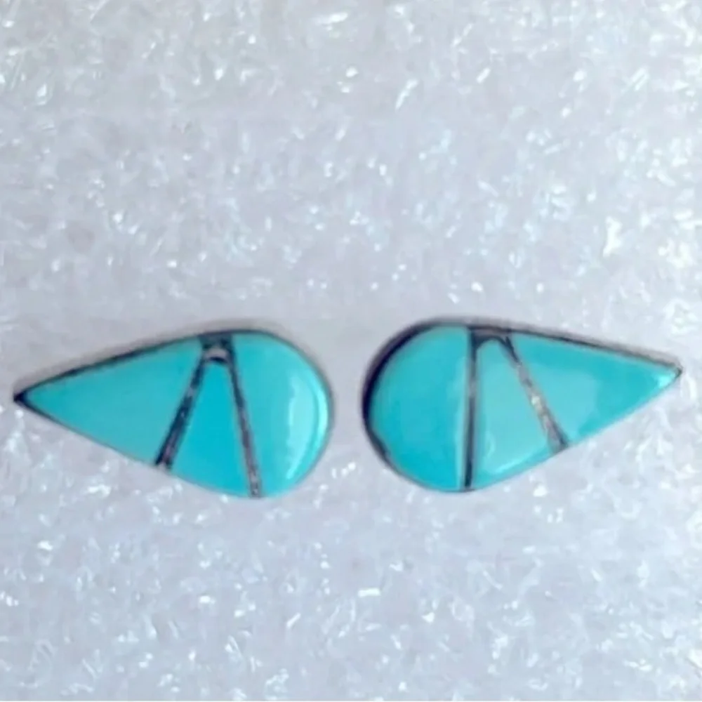 925 Sterling Silver in Tear Drop Shape Turquoise Earrings